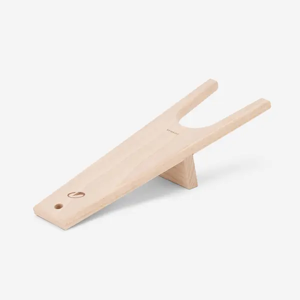 Accesoriu din lemn pentru descălțare cizme