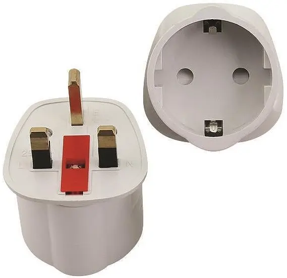 Adaptor EUROLAMP SA - UK către EU, cu protecție, alb
