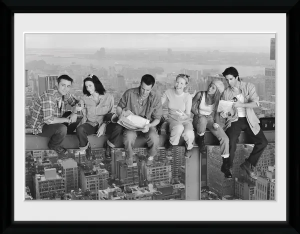 Afiș înrămat GB eye Television: Friends - On Girder