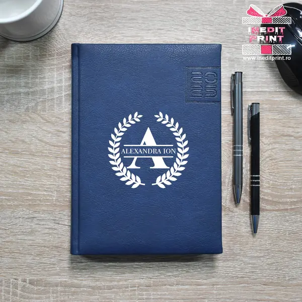 Agenda personalizata 2025 Initiala + Nume AP4 ALBASTRU CHIAVENNA, DELUXE PREMIUM