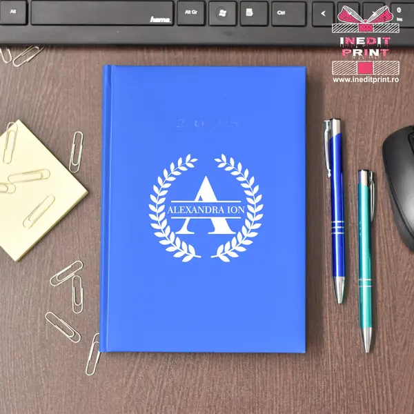 Agenda personalizata 2025 Initiala + Nume AP4 ALBASTRU DESCHIS, STANDARD H1