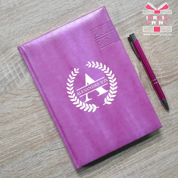 Agenda personalizata 2025 Initiala + Nume AP4 PURPURIU NARNI, DELUXE PREMIUM
