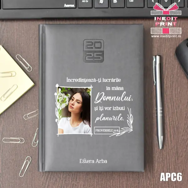 Agenda personalizata 2025 Proverbele 16:3 APC6 STANDARD HT2, GRI INCHIS