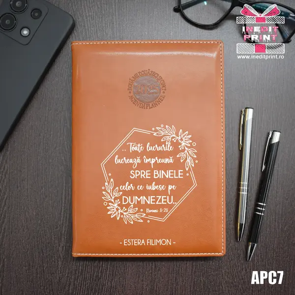 Agenda personalizata 2025 Romani 8:28 APC7 DELUXE PREMIUM, MARO AMSTERDAM