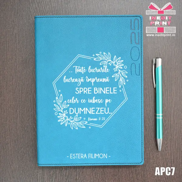 Agenda personalizata 2025 Romani 8:28 APC7 DELUXE PREMIUM, TURCOAZ LORETO