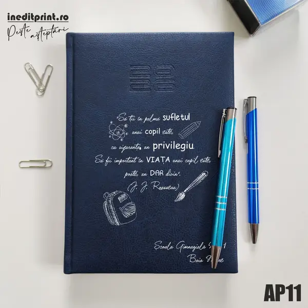 Agenda personalizata 2026 Citat educatie AP11 DELUXE PREMIUM, Chiavenna Albastru