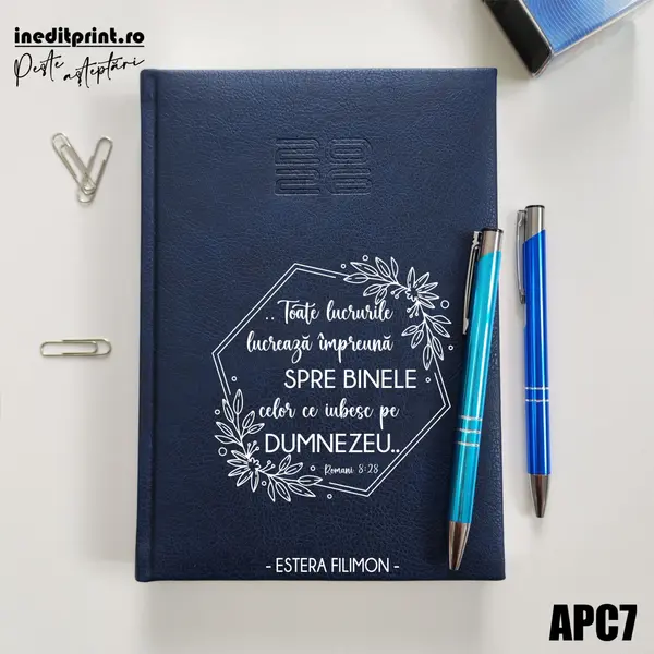 Agenda personalizata 2026 Romani 8:28 APC7 DELUXE PREMIUM, Chiavenna Albastru