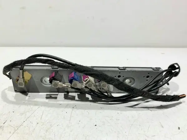 Amplificator antena 4L0035225F Audi Q7 facelift (2010-2015) [4L]