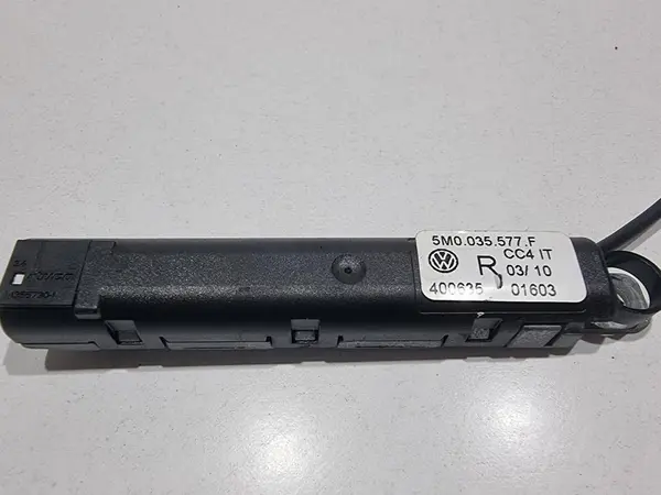 Amplificator antena 5M0035577F Volkswagen Golf 5 Plus (2004-2008)