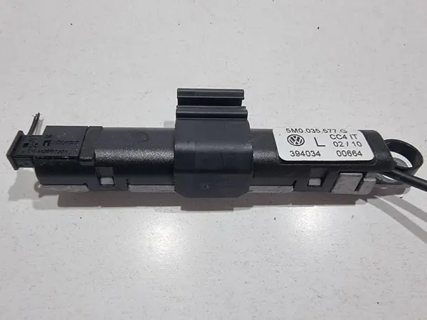 Amplificator antena 5M0035577G Volkswagen Golf 5 Plus (2004-2008)