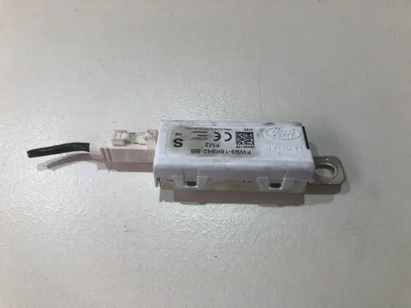 Amplificator antena fw93-18k942-bb Jaguar XE (2015->) [X760]