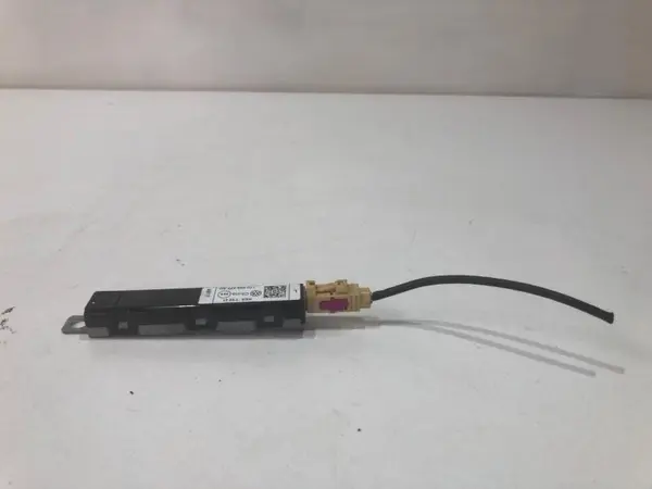 Amplificator antena stanga 1t0035577ad Volkswagen Touran facelift (2010-2015) [1t3]