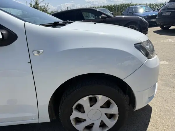 Aripa fata dreapta culoare alba 631000142R Dacia Logan 2 (2012-2017)