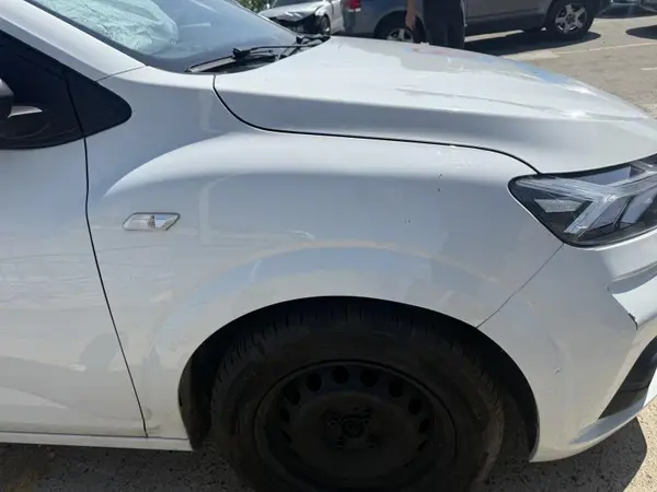 Aripa fata dreapta culoare alba Dacia Sandero 3 (2020-2022)