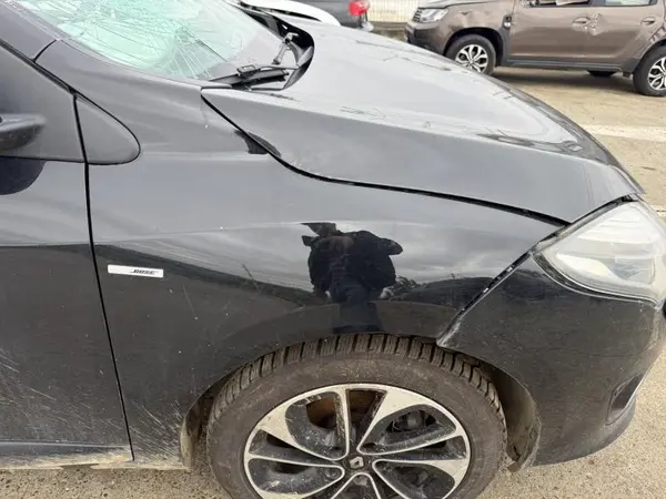 Aripa fata dreapta culoare neagra Renault Megane 3 facelift (2012-2016)