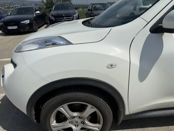 Aripa fata stanga culoare alba - 326 Nissan Juke (2010-2014)