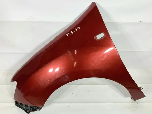 Aripa fata stanga culoare rosie Dacia Logan 2 (2012-2017)
