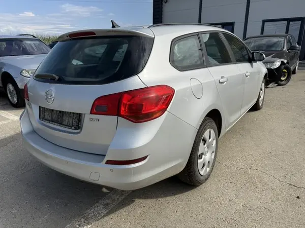 Aripa spate dreapta culoare argintie - gan (176) Opel Astra J facelift (2012-2015)