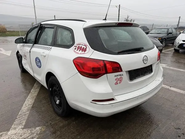 Aripa spate stanga culoare alba - gaz (40r) Opel Astra J facelift (2012-2015)