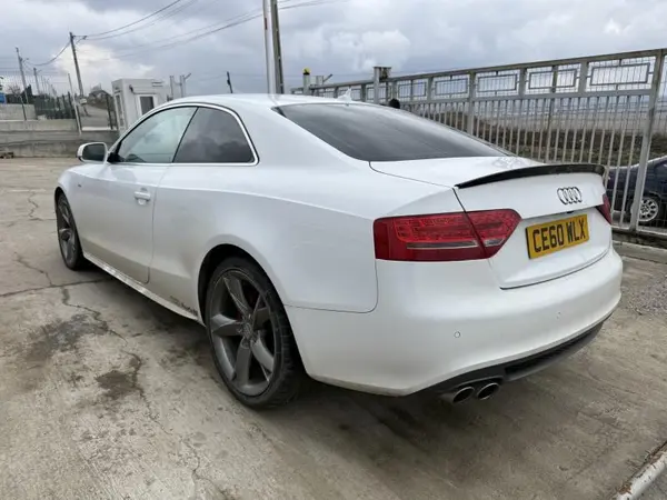 Aripa spate stanga culoare alba - ly9c Audi A5 facelift (2012-2016) [8T3]