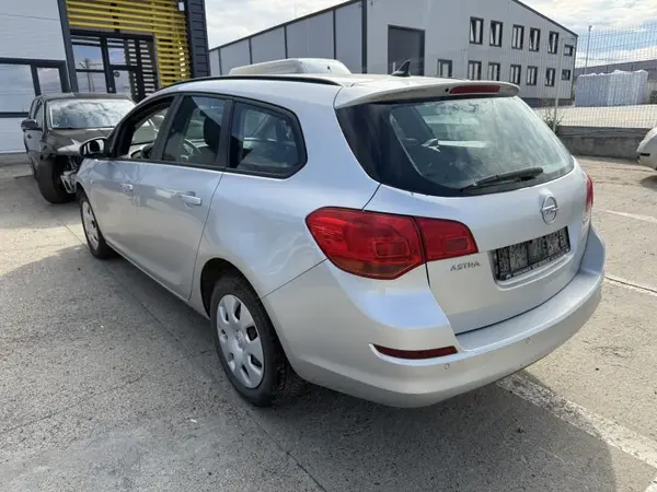 Aripa spate stanga culoare argintie - gan (176) Opel Astra J (2009-2012)