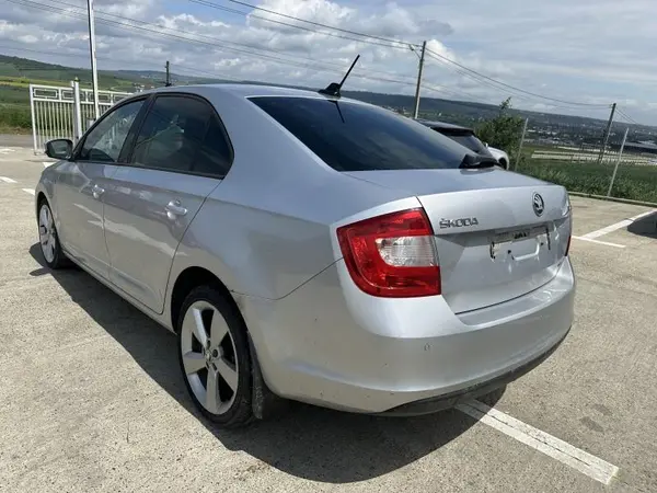 Aripa spate stanga culoare argintiu - la7w Skoda Rapid (2012-2017)