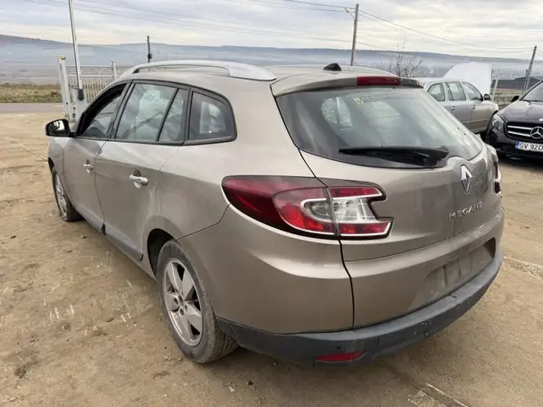 Aripa spate stanga culoare crem Renault Megane 3 (2008-2012)