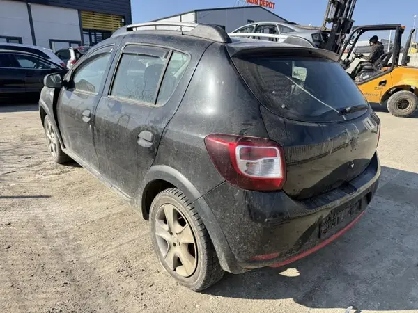 Aripa spate stanga culoare neagra Dacia Sandero Stepway 2 (2012-2017)