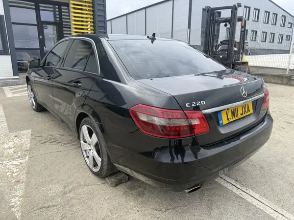 Aripa spate stanga culoare negru - 040 unilack Mercedes E-Class (2009-2016) [W212]