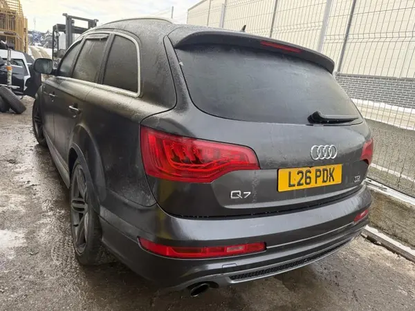 Aripa spate stanga culoare negru - lz7l Audi Q7 facelift (2010-2015) [4L]