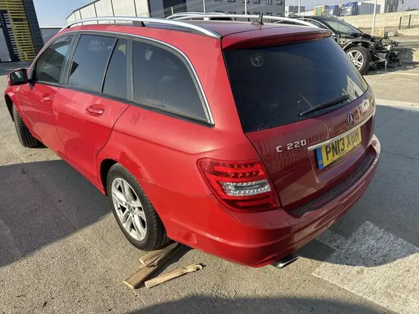 Aripa spate stanga culoare rosie - 590 Mercedes C-class facelift (2011-2015) [w204]