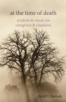 At the Time of Death: Symbols & Rituals for Caregivers & Chaplains, Paperback/David L. Bieniek