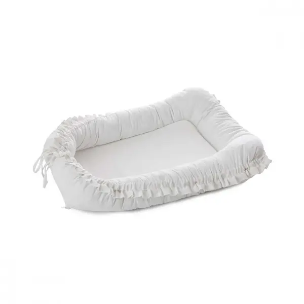 Baby Nest din bumbac organic cu volanase Twindeco Alb