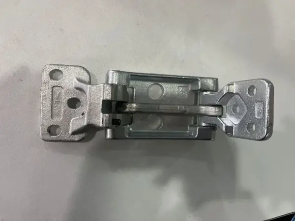 Balama usa spate stanga parte inferioara potrivit MERCEDES SPRINTER 906 06.06-06.18