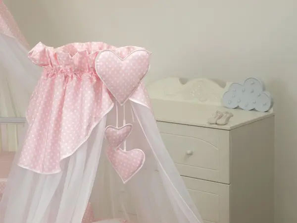 Baldachin din tul pentru patut bebe Bear Heart Pink 160x600 cm