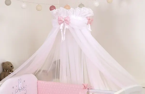 Baldachin din tul pentru patut bebe Sky Bunny Pink 160 x 600 cm suport prindere inclus