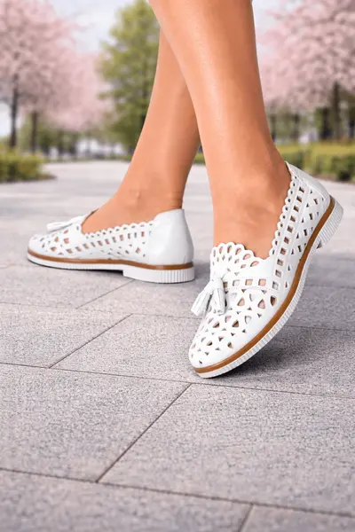Balerini Perforati din Piele Alba cu Accesoriu - ZY WHITE