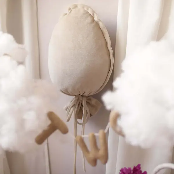 Balon din catifea bej, decorațiune perete camera copilului, TWINDECO Beige Velvet Balloon