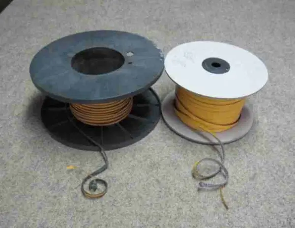 Banda termorezistenta autoadeziva 8x2mm pentru etansare semineu soba