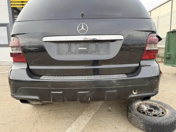 Bara spate cu senzori de parcare culoare 197 - negru obsidian Mercedes ML (2006-2011)[w164]