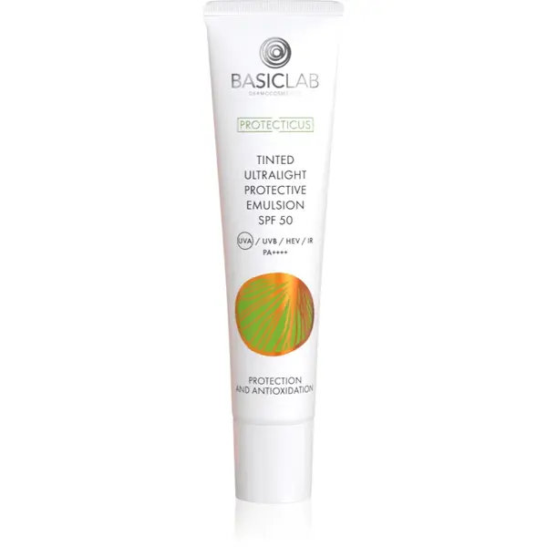 BasicLab Dermocosmetics Protecticus Fluid nuantator pentru ten gras și mixt SPF 50+ 40 ml