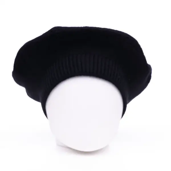 Bereta neagra cu model tricotaj cu braduti, din lana