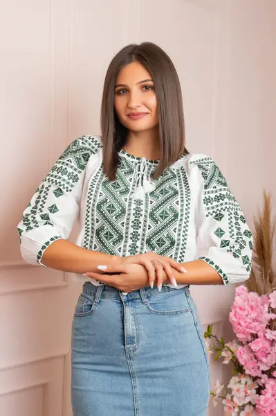 Bluza alba cu motiv geometric verde Minerva 02