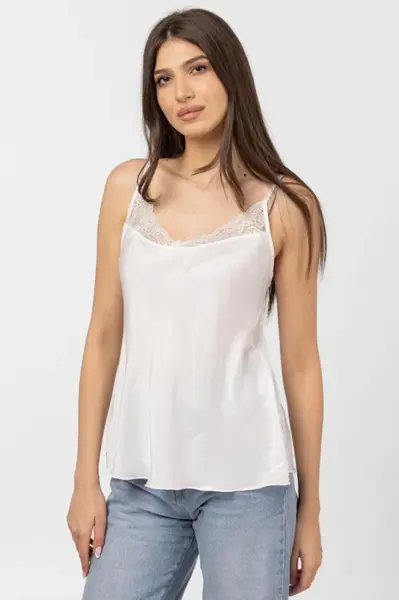 Bluza alba tip maiou din satin, tivita cu dantela pe decolteu