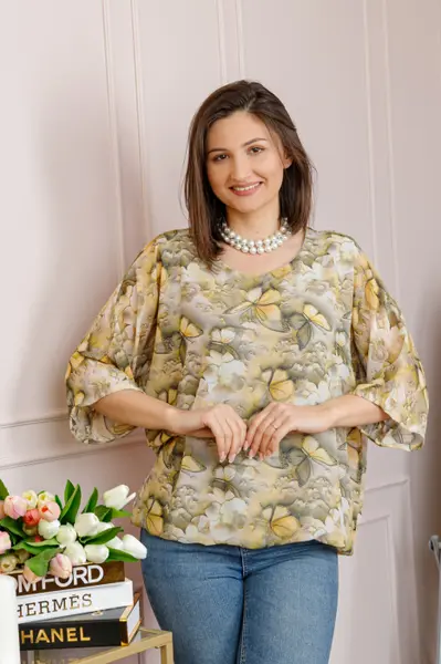 Bluza dama Maddie din voal bej cu imprimeu floral galben