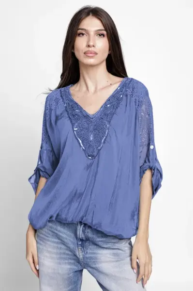 Bluza din matase si vascoza platca brodata, cu paiete fine si cu dantela pe spate, bleu lavanda