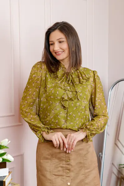 Bluza eleganta verde olive Lucienne cu imprimeu lila si jabou