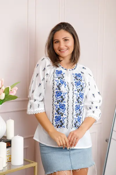 Bluza tip ie alba cu motiv floral albastru Floriana 02
