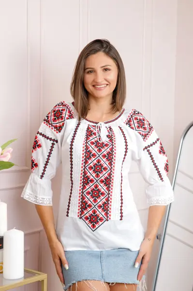 Bluza tip ie alba cu motiv floral rosu Evelina