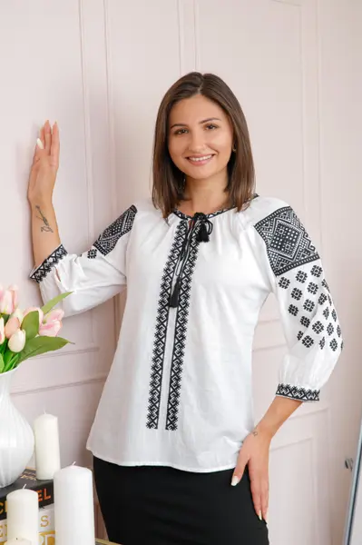 Bluza tip ie alba cu motiv geometric negru Valeria